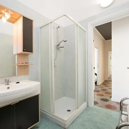 Sleeps 6 Air Con *