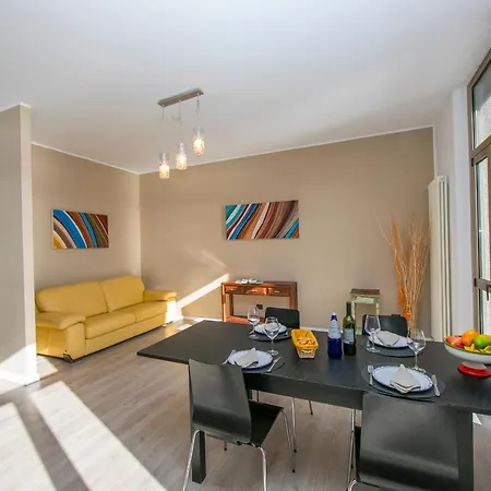 Sleeps 6 Air Con מנאג'יו